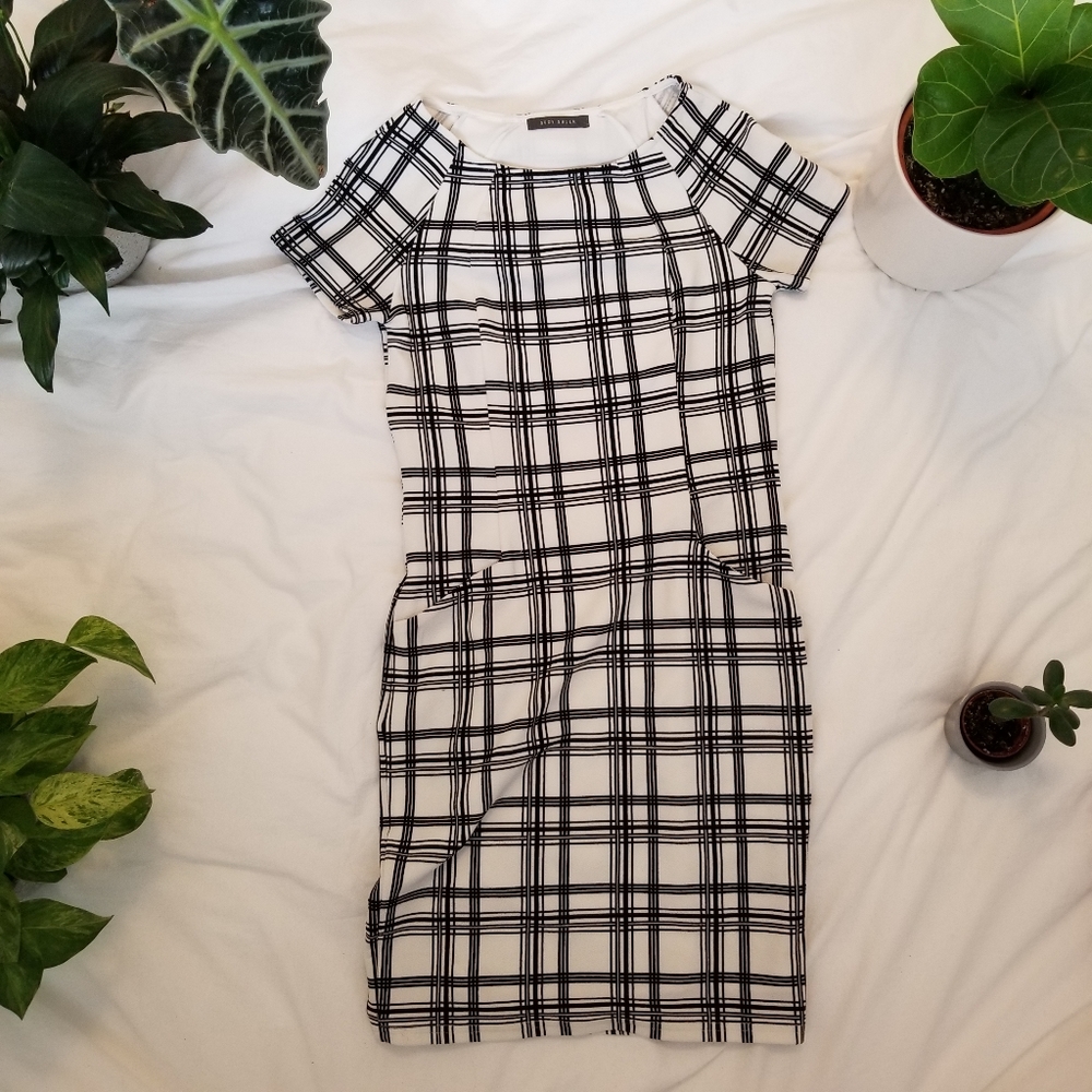 Suzy Shier plaid dress NWOT